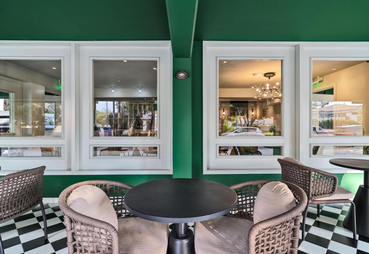 Liv The City Suites Adults Only Larnaka Exterior foto