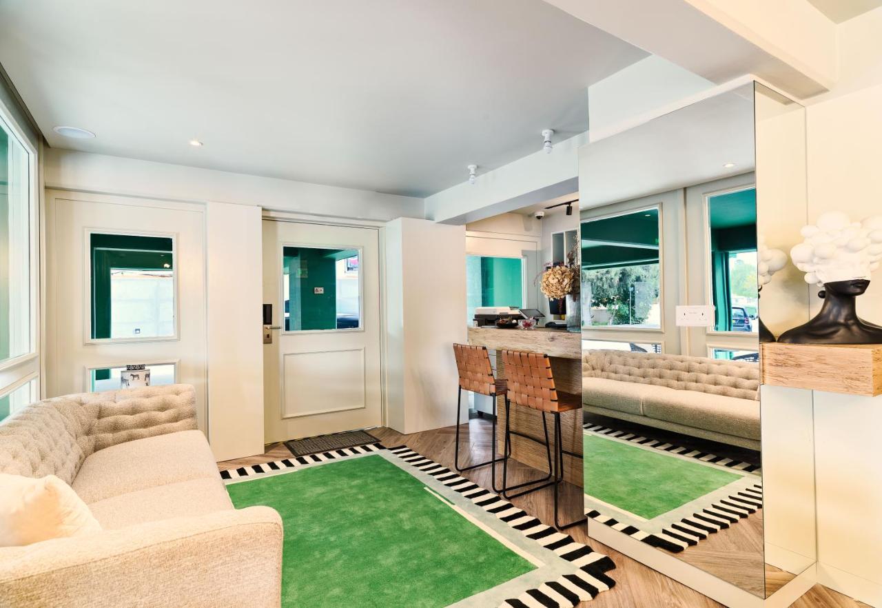 Liv The City Suites Adults Only Larnaka Exterior foto