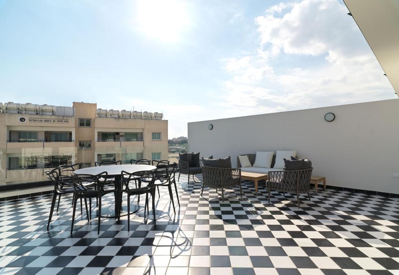 Liv The City Suites Adults Only Larnaka Exterior foto