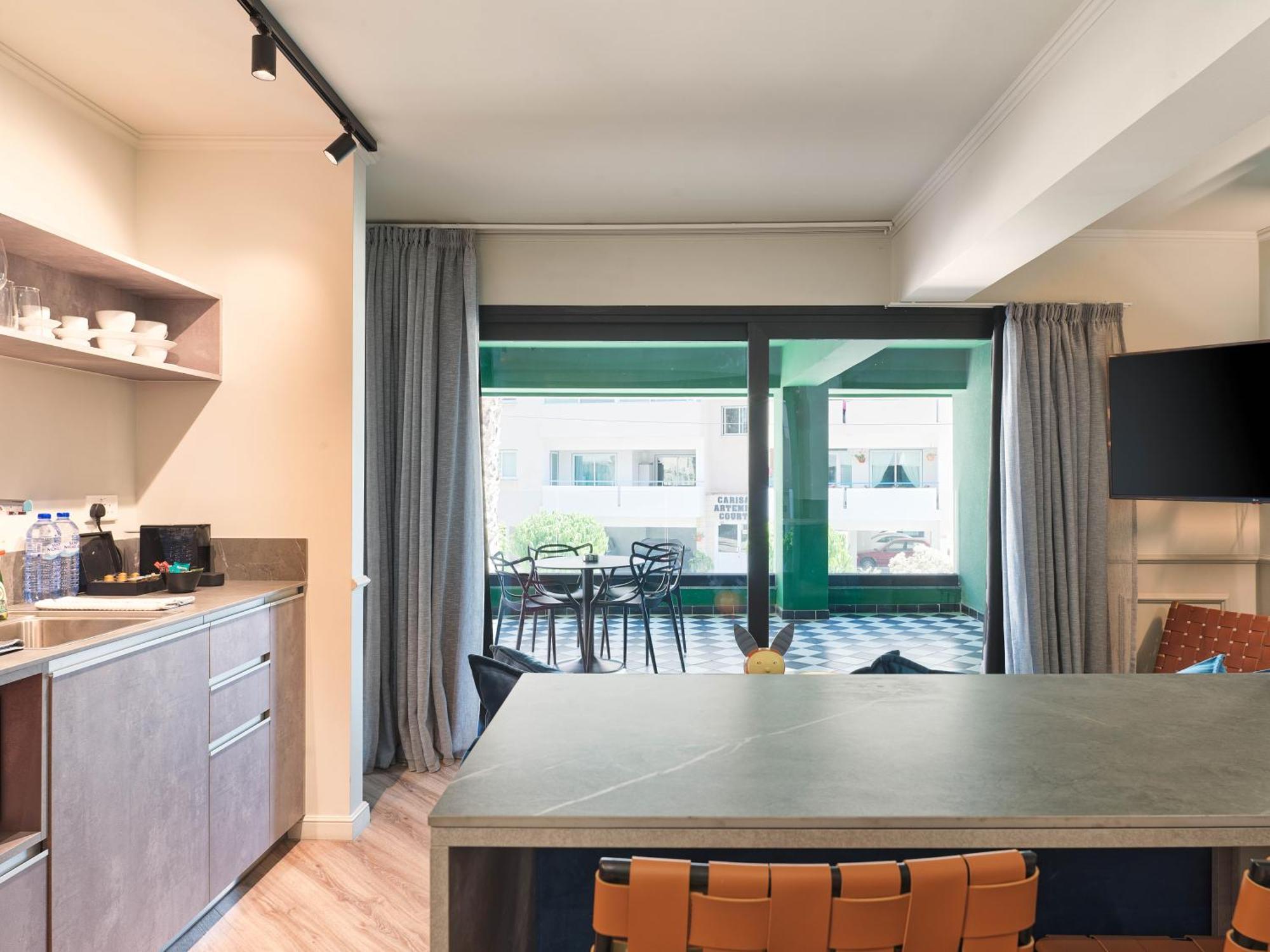 Liv The City Suites Adults Only Larnaka Exterior foto