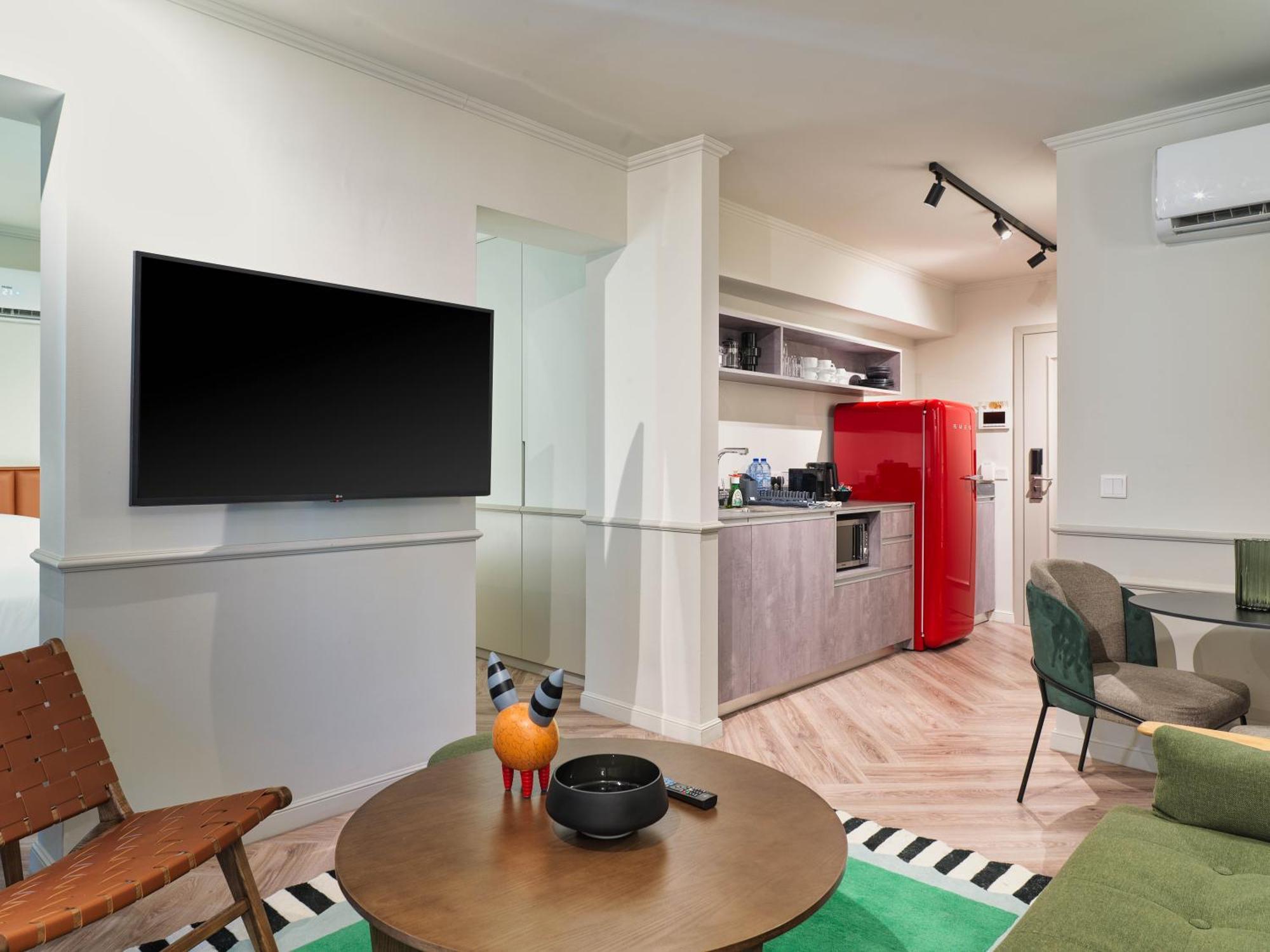 Liv The City Suites Adults Only Larnaka Exterior foto