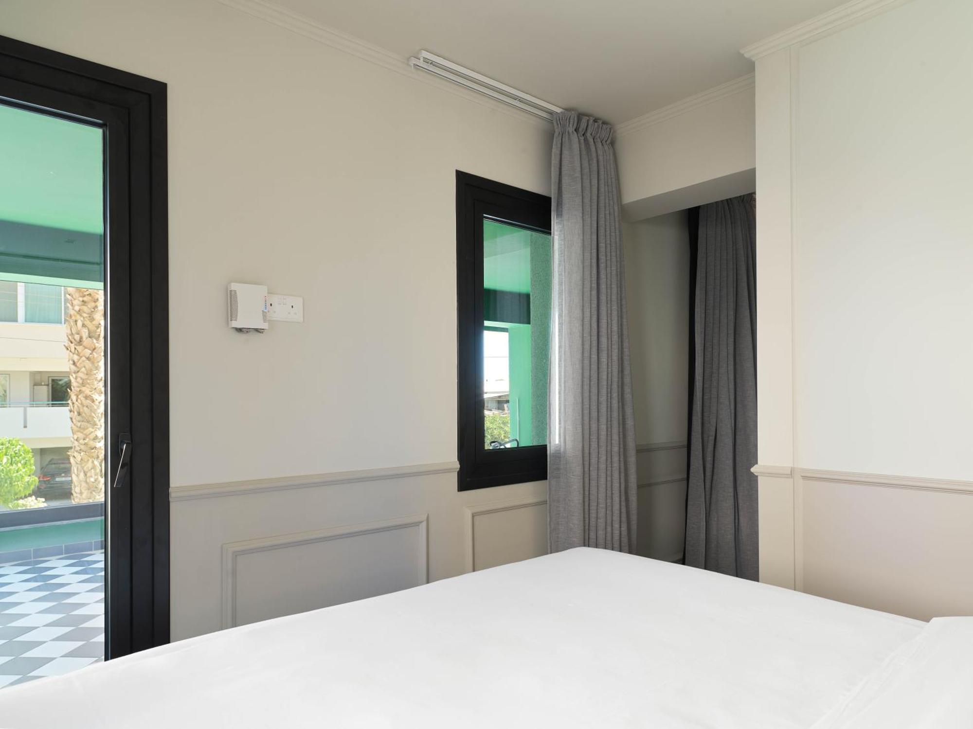 Liv The City Suites Adults Only Larnaka Exterior foto