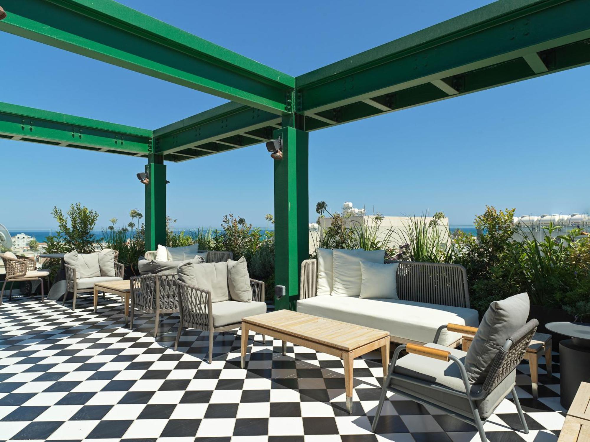 Liv The City Suites Adults Only Larnaka Exterior foto
